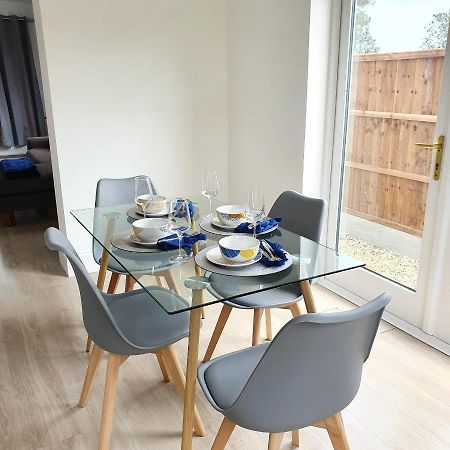 Spacious Beautiful And Warm Cottage With Parking 切姆 外观 照片