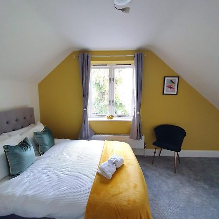 Spacious Beautiful And Warm Cottage With Parking 切姆 外观 照片