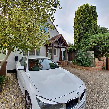 Spacious Beautiful And Warm Cottage With Parking 切姆 外观 照片