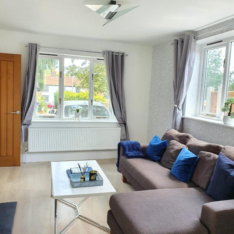 Spacious Beautiful And Warm Cottage With Parking 切姆 外观 照片