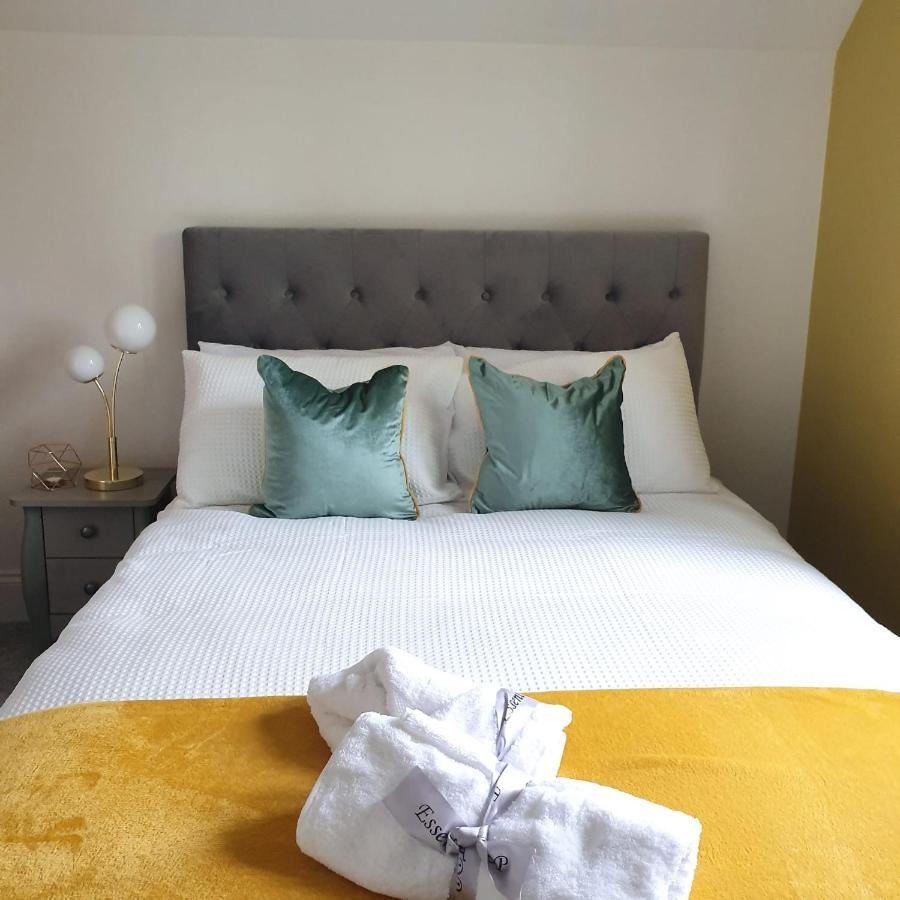 Spacious Beautiful And Warm Cottage With Parking 切姆 外观 照片