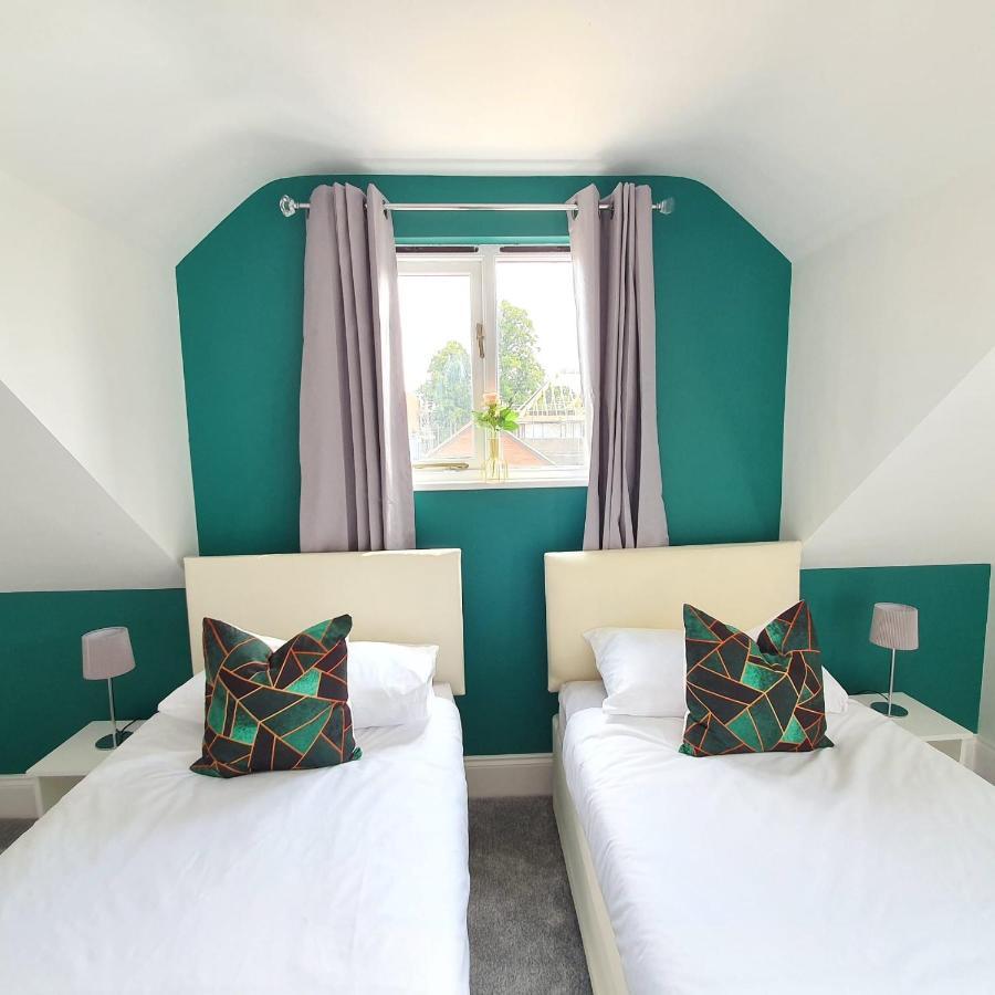 Spacious Beautiful And Warm Cottage With Parking 切姆 外观 照片