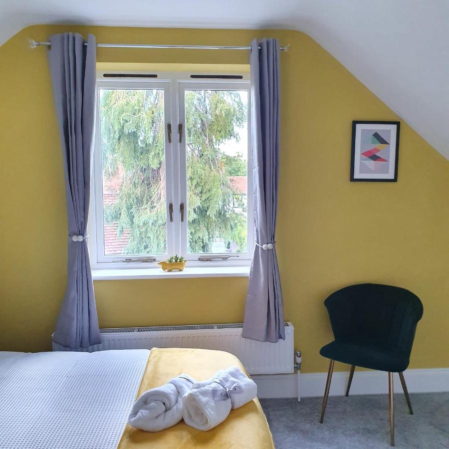 Spacious Beautiful And Warm Cottage With Parking 切姆 外观 照片