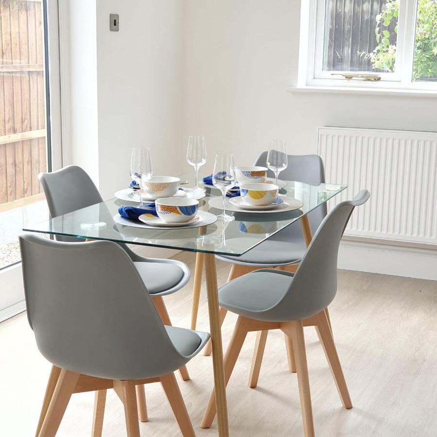 Spacious Beautiful And Warm Cottage With Parking 切姆 外观 照片