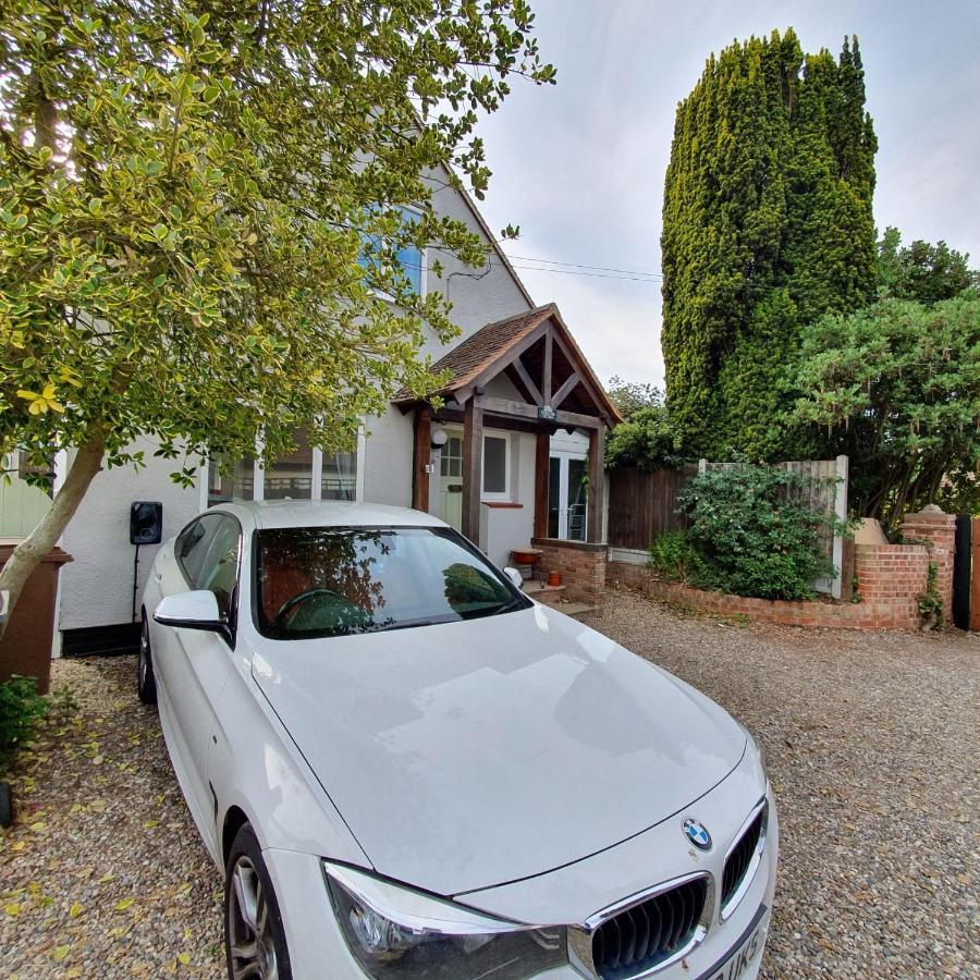 Spacious Beautiful And Warm Cottage With Parking 切姆 外观 照片